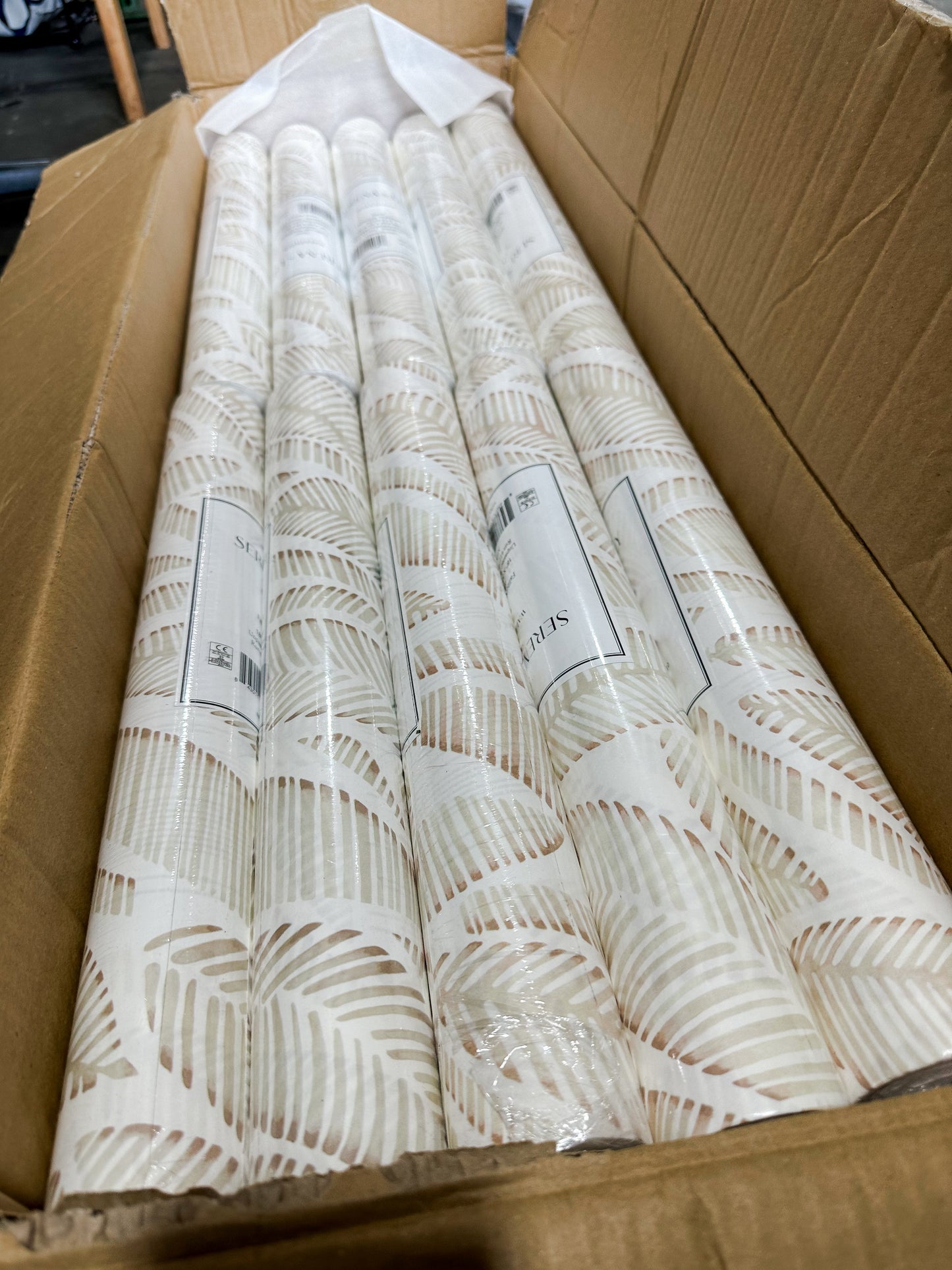 Fallbrook/Cut Leaf Wallpaper-Sand Beige