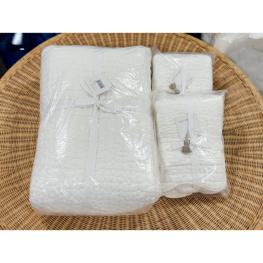 Baywood Quilt (K/CK) & 2 King Shams-White - The Home Decor Outlet